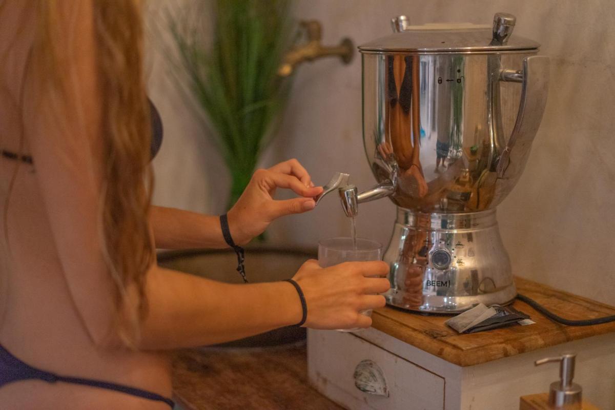 Utensilios para hacer té y café en La Residencia Puerto Hotel & Spa