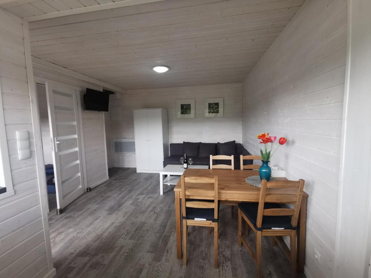 DOMEK U BEATY - KASZUBY - BEZPOŚREDNIO PRZY JEZIORZE - Housity