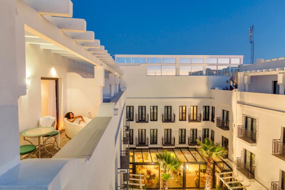 Un balcón o terraza de La Residencia Puerto Hotel & Spa
