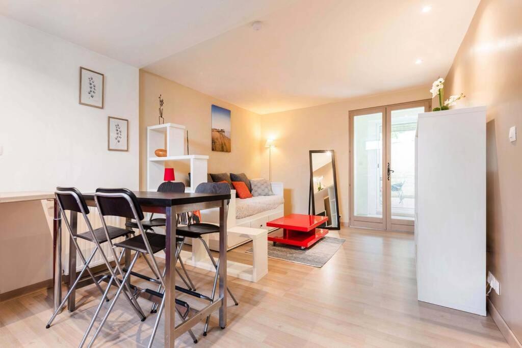 studio next to bordeaux city center with a terrace - Housity