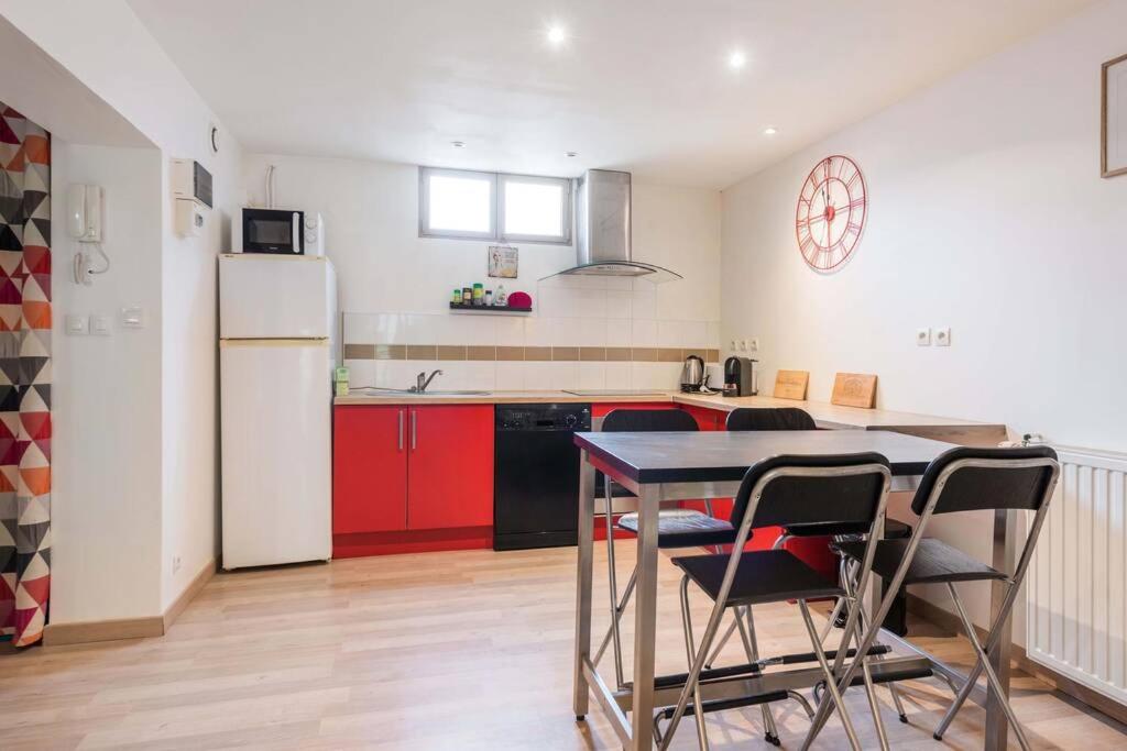 studio next to bordeaux city center with a terrace - Housity