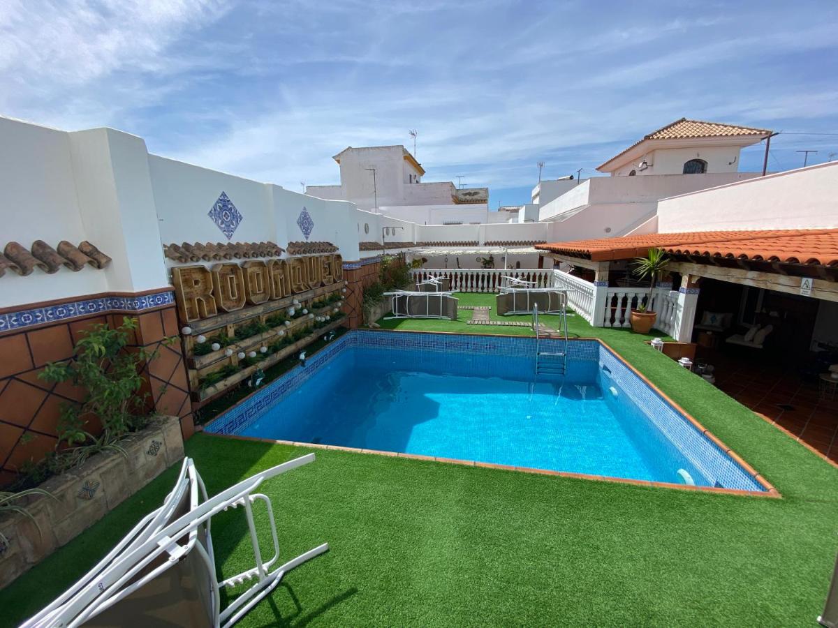 ROOMQUEO-Only Adults - Housity