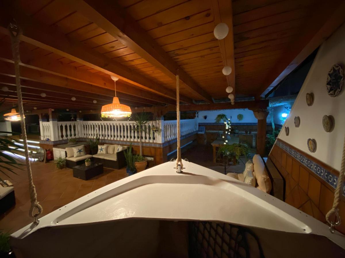 ROOMQUEO-Only Adults - Housity