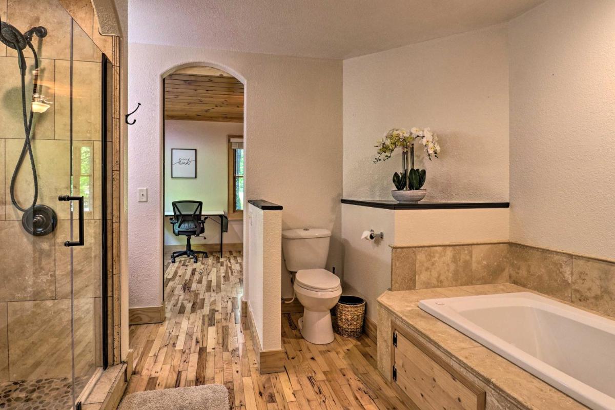 Updated Cabin Less Than 10 Miles to Skiing and Hiking! - Housity