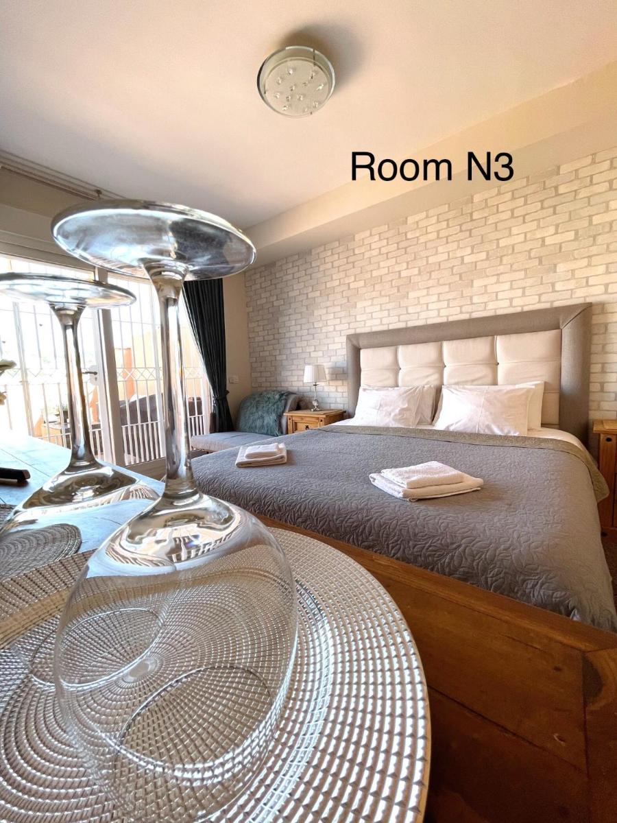 Suitetrails - Marbella Deluxe Rooms in Royal Cabopino Townhouse