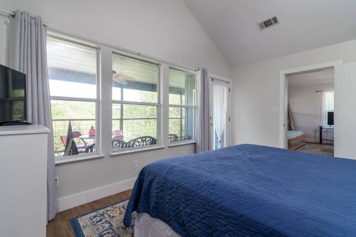 The Perch on Lake Travis - Housity