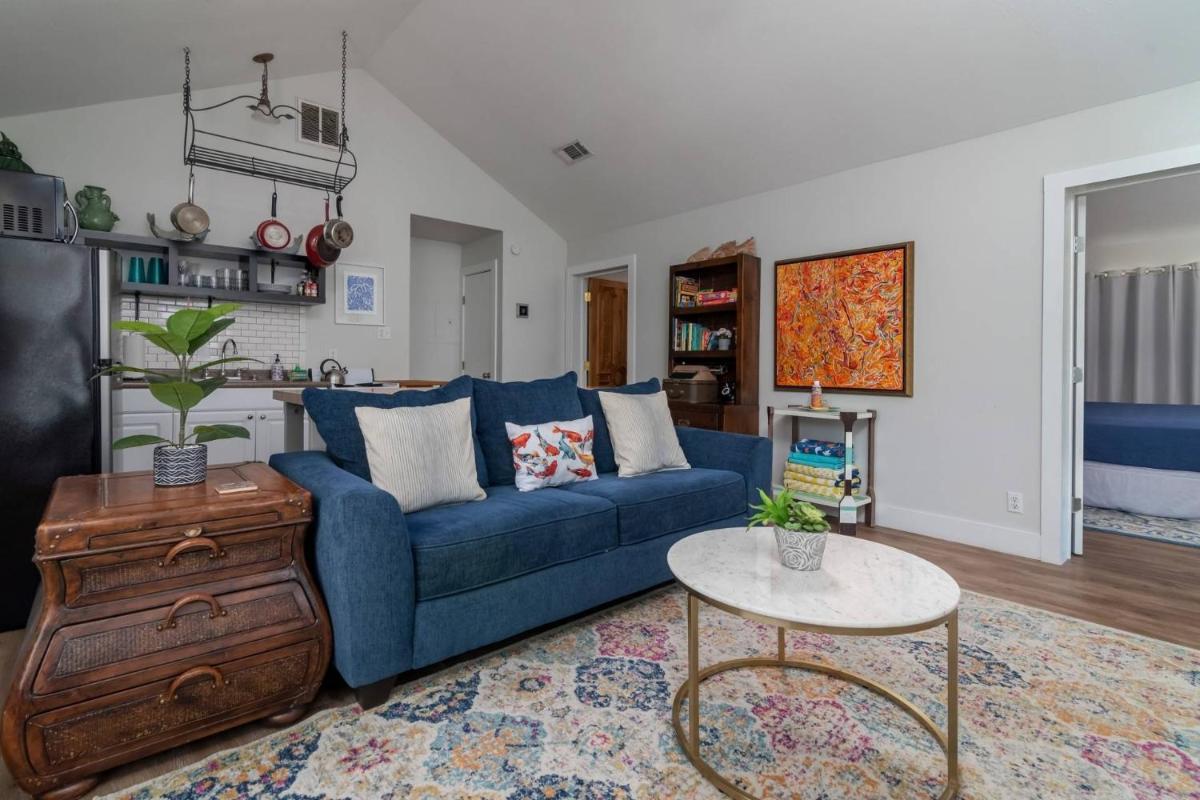 The Perch on Lake Travis - Housity