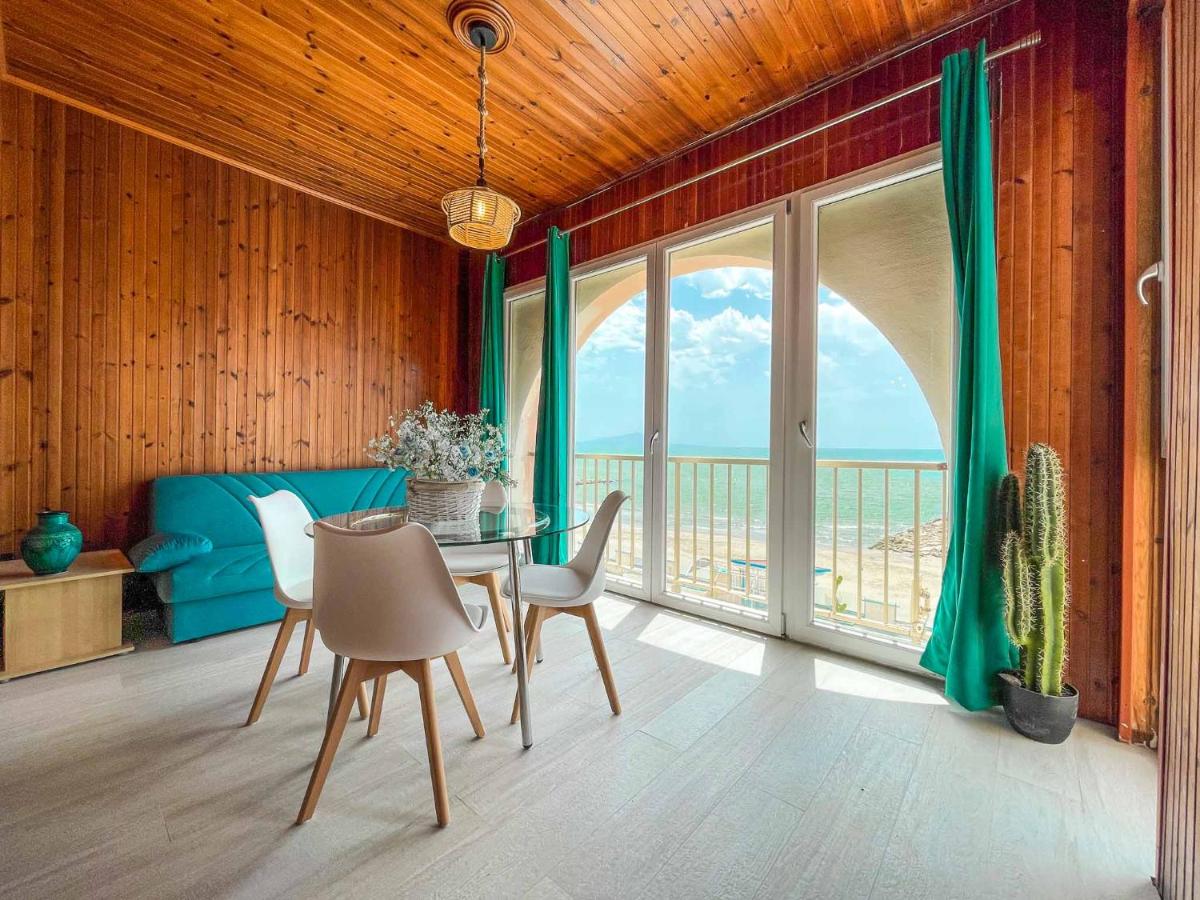 Athena Sea front Apartment, Parking & Pool - Housity