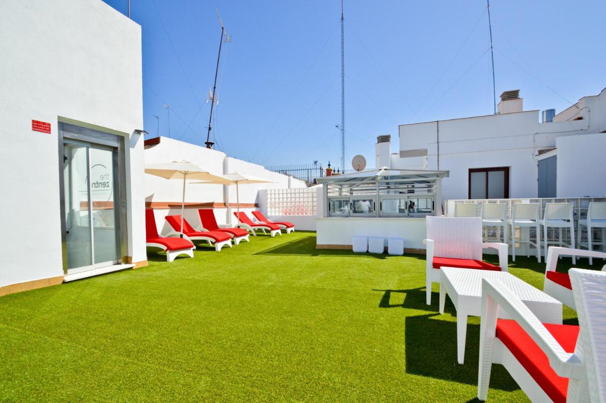 The Zentral Arenal Suites - Housity