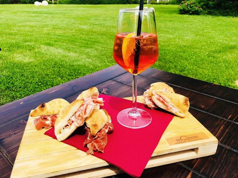 Hotel Viest - Housity