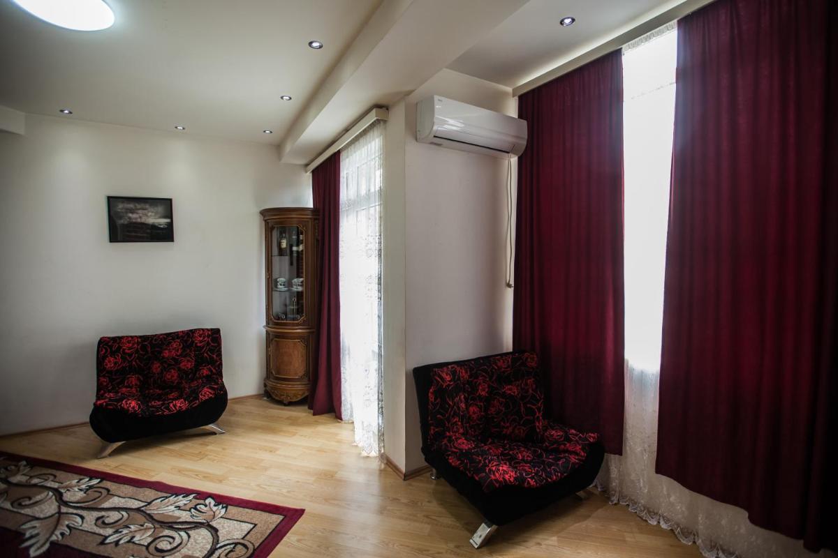 Suitetrails - Sunny apartments. Tbilisi. 300 Aragveli