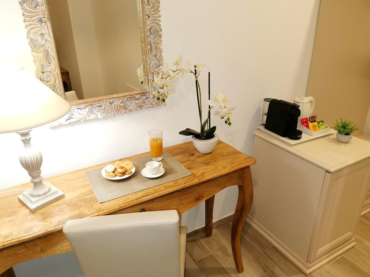 Porta Aragonese Luxury Rooms - Housity