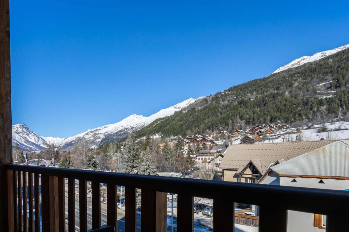 Vue générale sur la montagne ou vue sur la montagne depuis l'hôtel