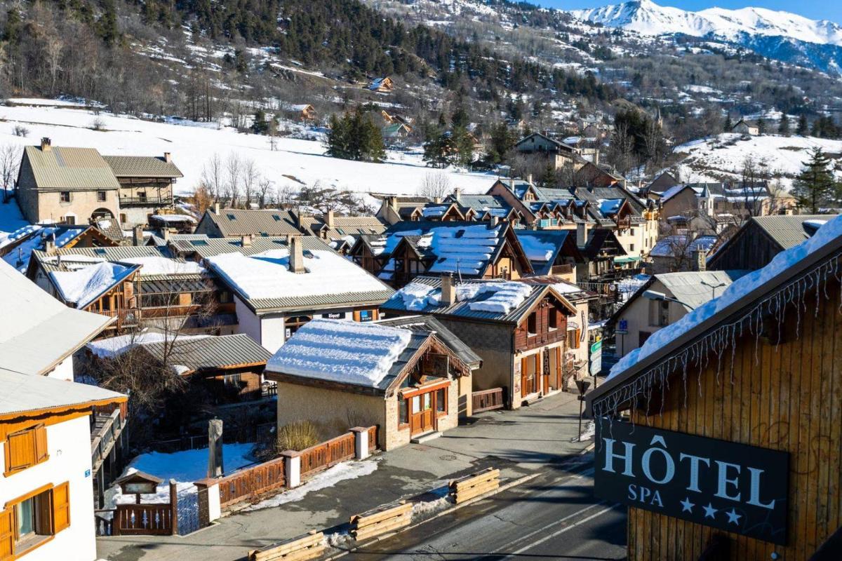 Vue générale sur la montagne ou vue sur la montagne depuis l'hôtel
