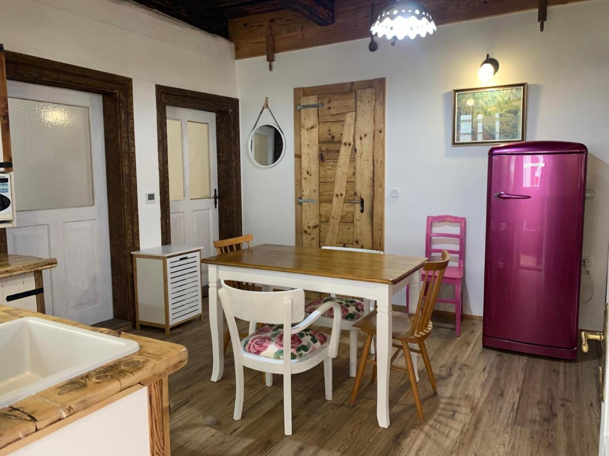 Ondrejova drevenica - Housity