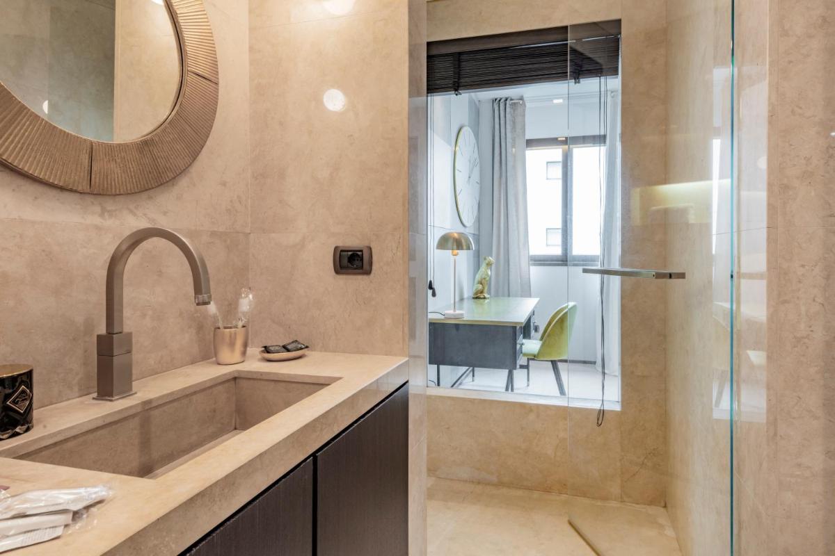Milan Royal Suites - Centro Duomo - Housity