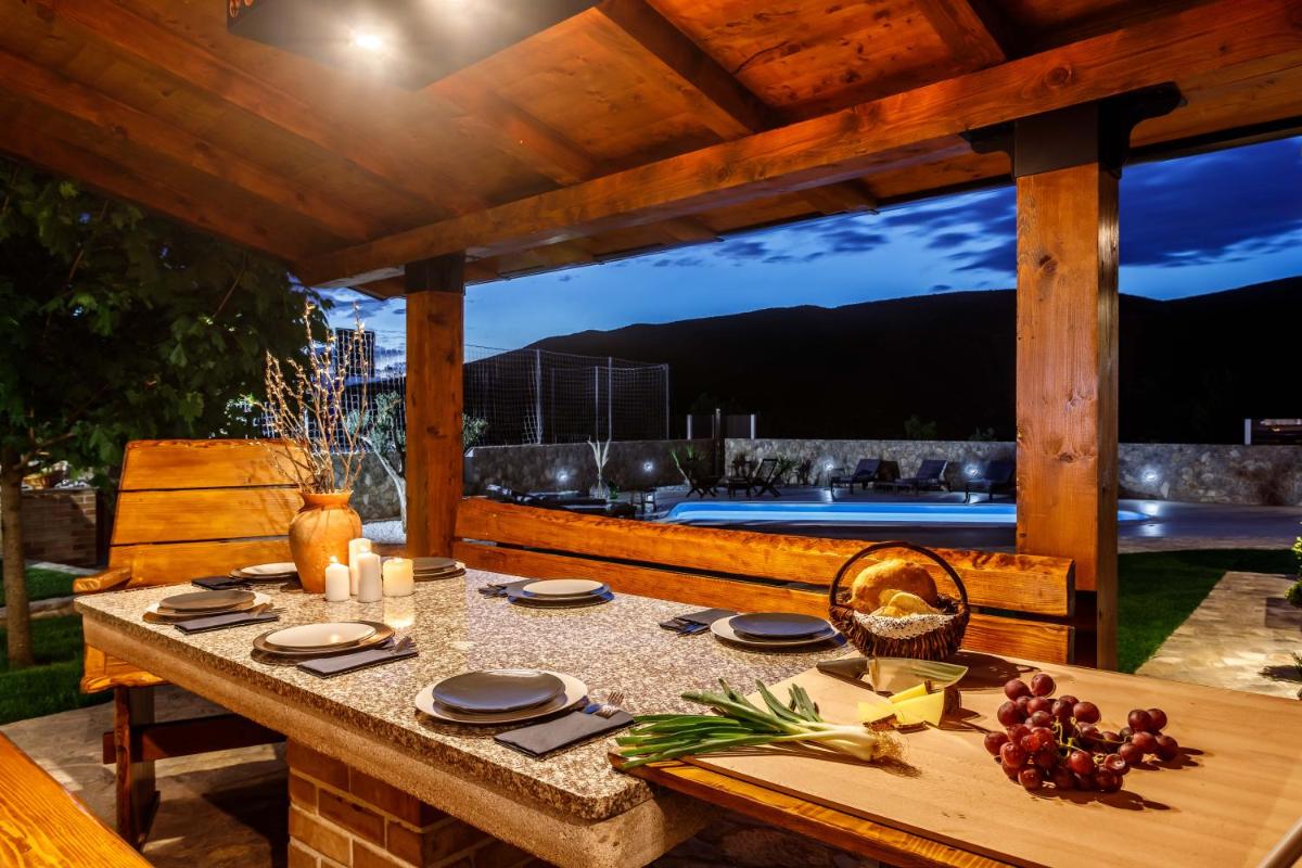 Stone House Korita - Housity