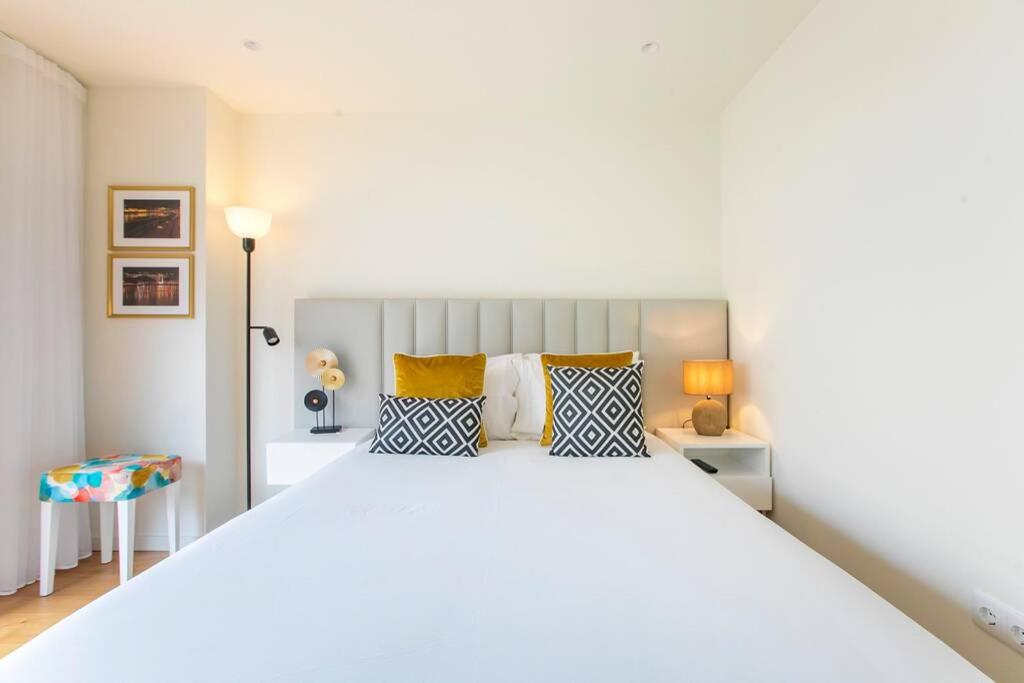 Porto Magic Studio w/ Wi-FI & A/C - Housity