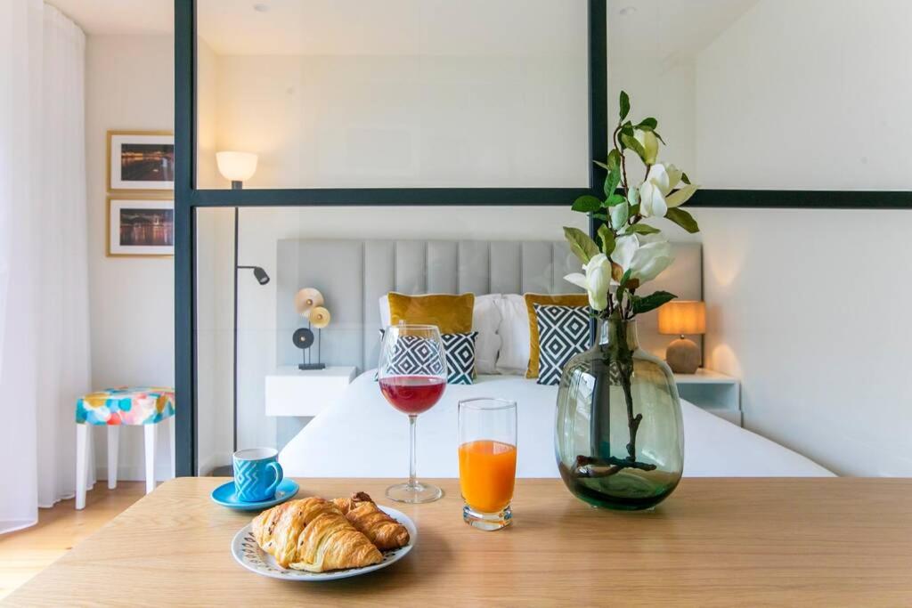 Porto Magic Studio w/ Wi-FI & A/C - Housity