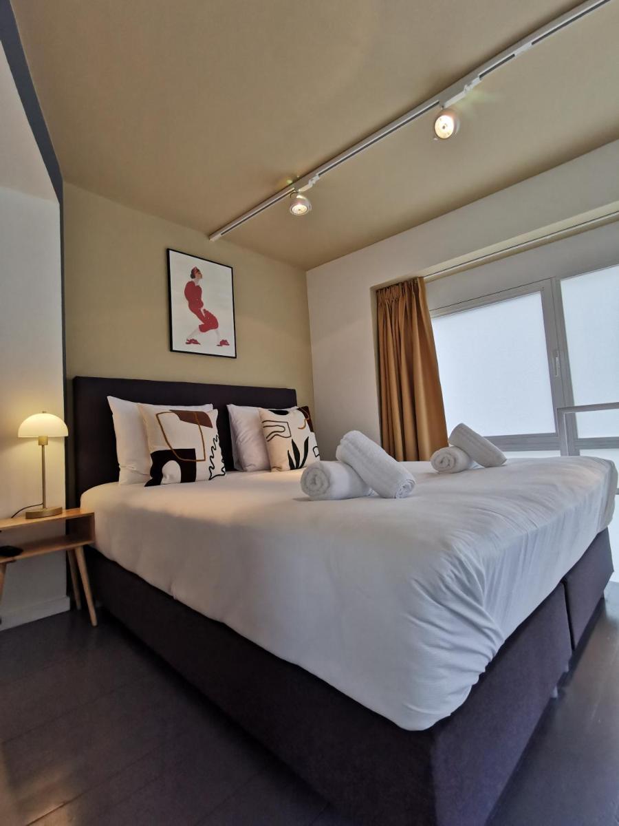 The Red With Pearls - Housity