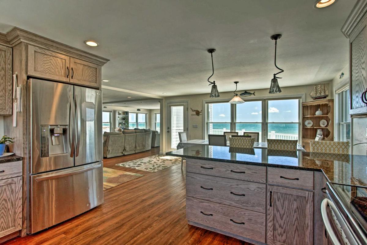 Romantic Retreat on the Sand: Cape Cod Beach House - Housity