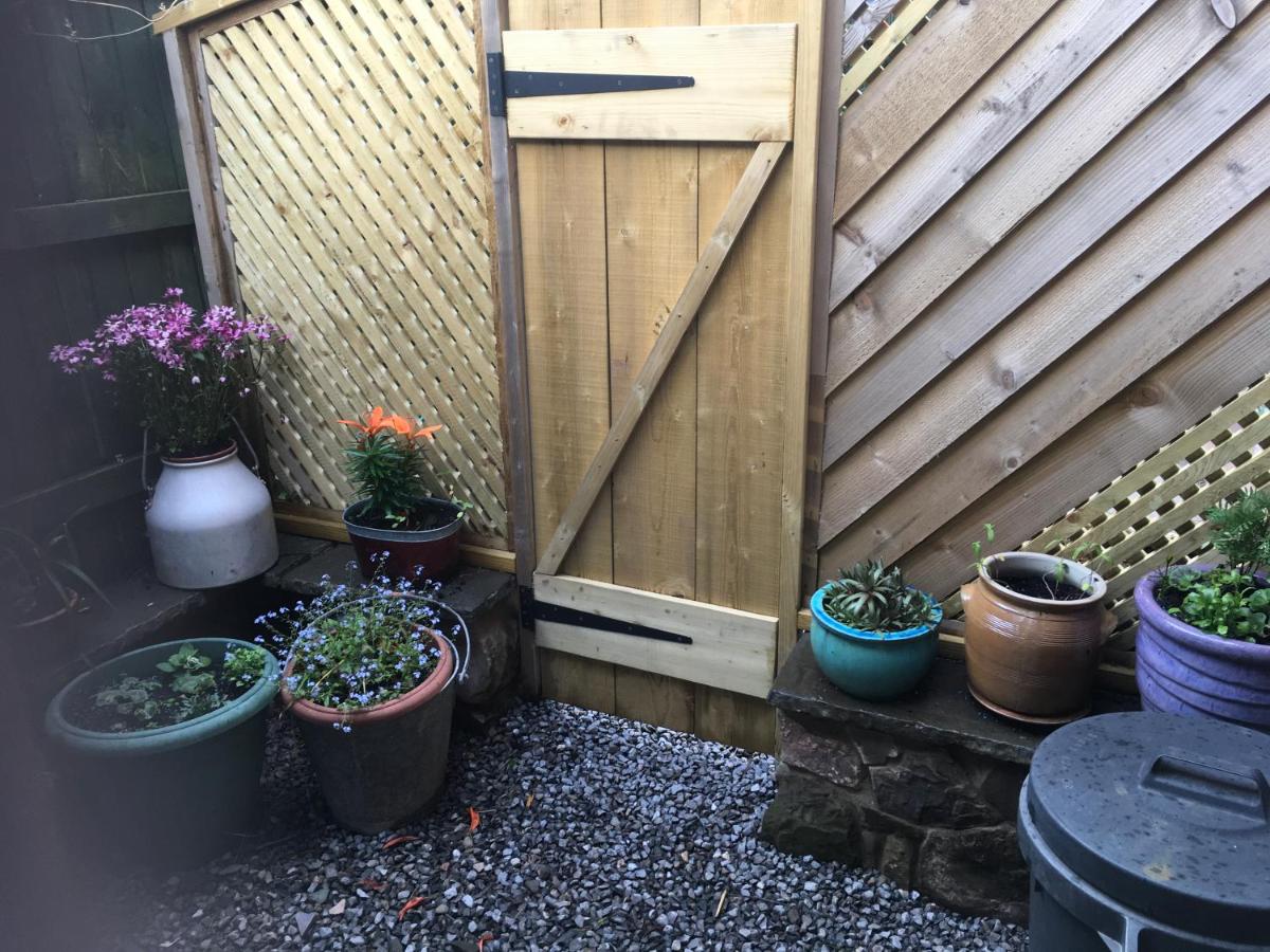 The Bees Knees @ Redhill Grange - Housity