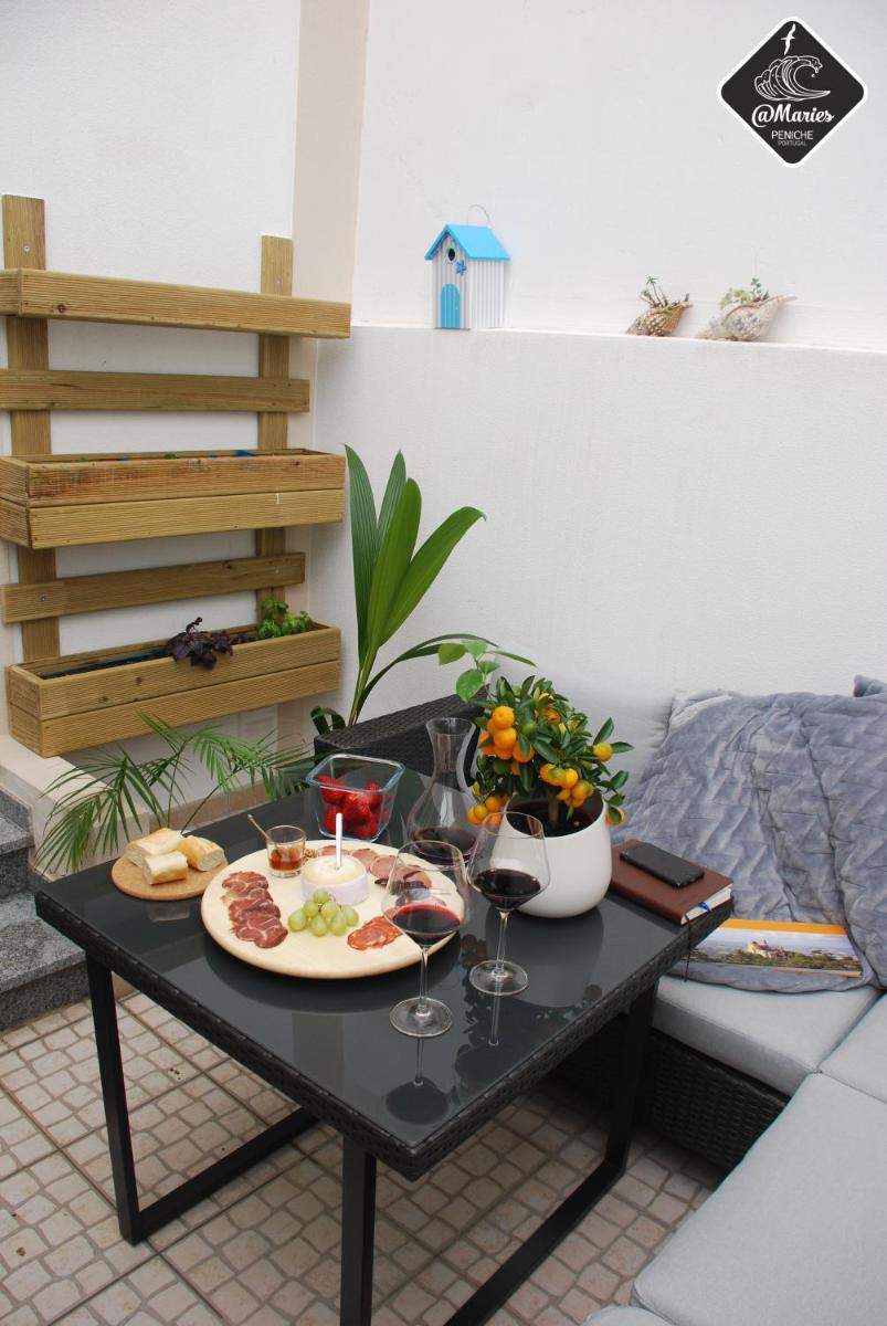 At Maries Beach House Peniche - Housity