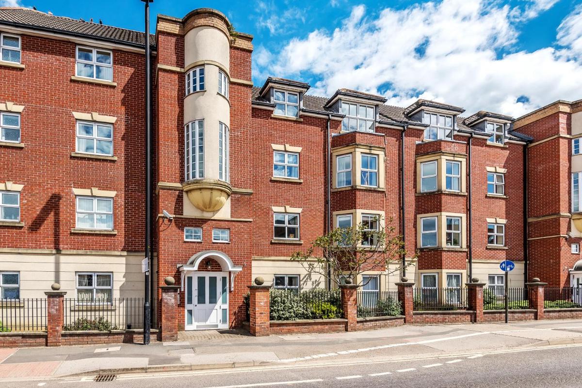 Merchants Gate - 2 Bed comfy apartment with parking and York Minster views - Hizvo