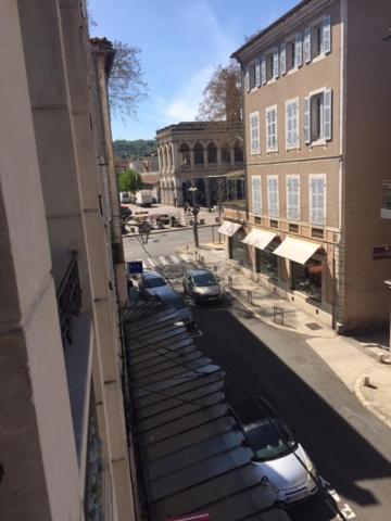Grand studio de charme rénovation haut de gamme centre historique CAHORS - Housity