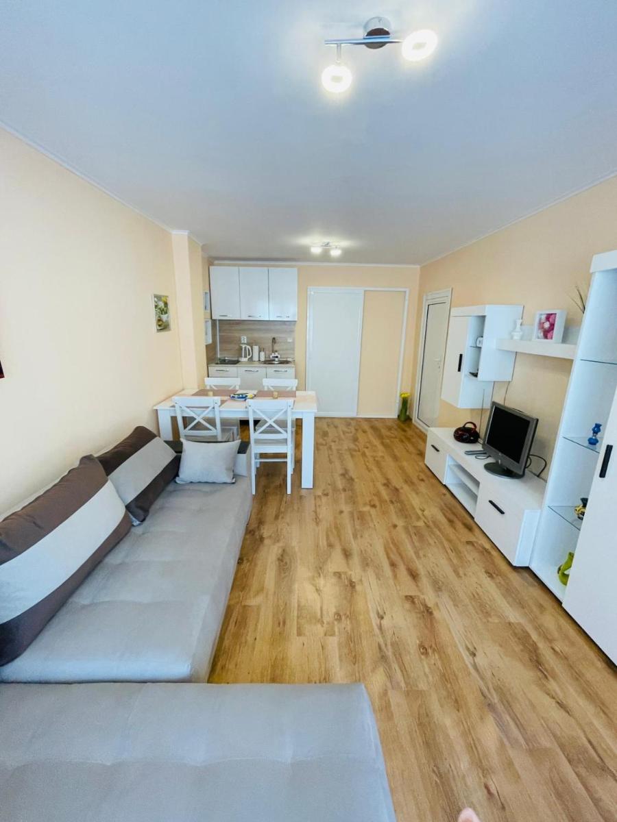 Елегантна стая за гости Стефи в центъра на Казанлък, Партер - Housity