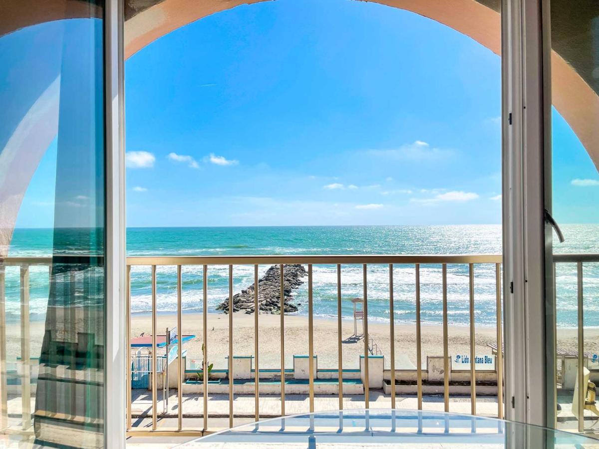 Athena Sea front Apartment, Parking & Pool - Housity