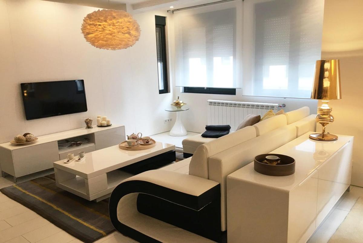 Golden & White Home - Housity