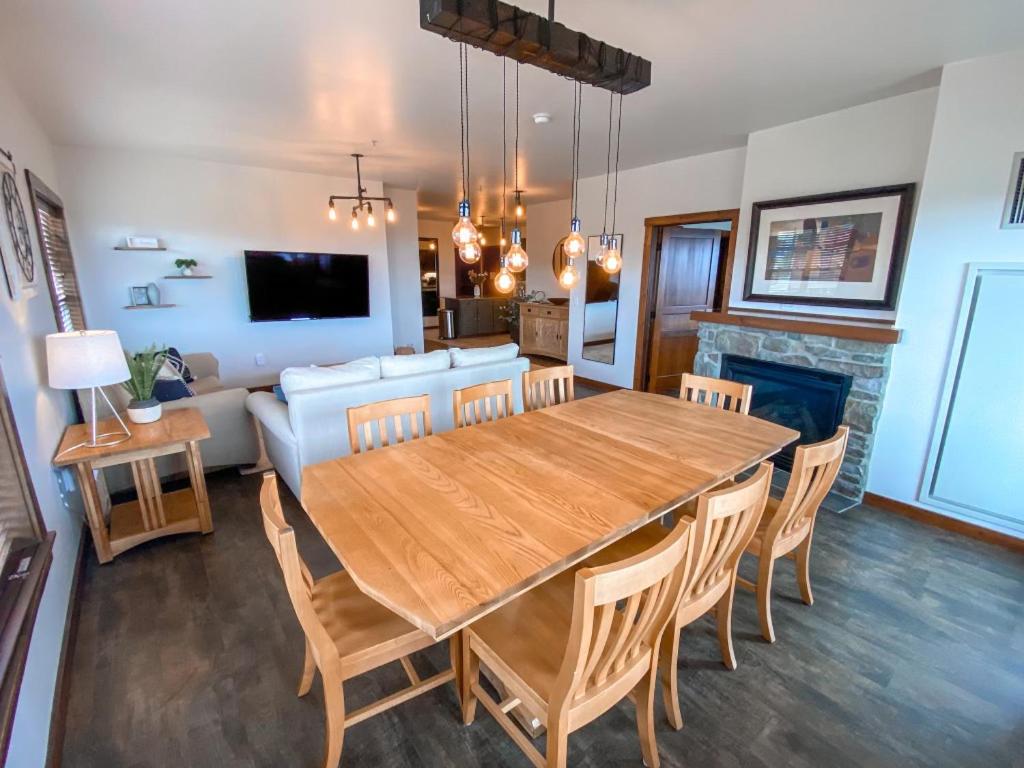 Remodeled Ski In-Out - 305 Soaring Eagle - Luxury! - Housity