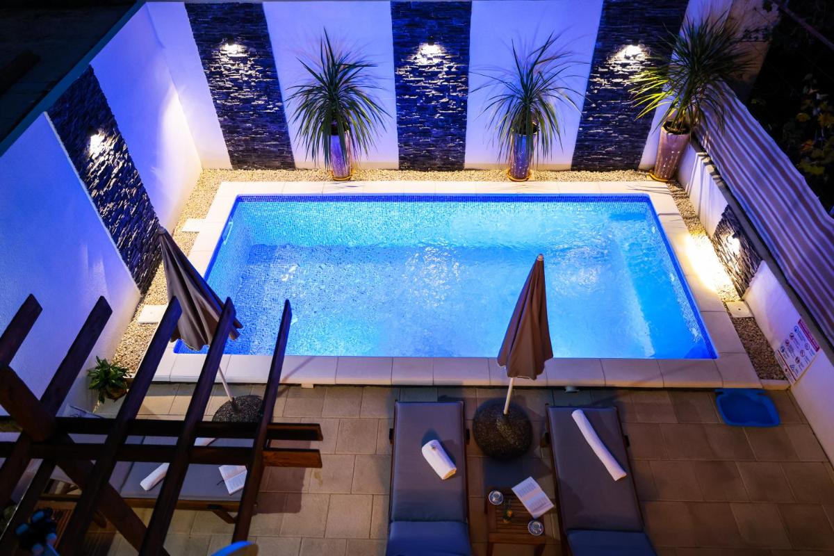 Apartment Rustica Zadar with exclusive use of the pool-ground floor - Housity