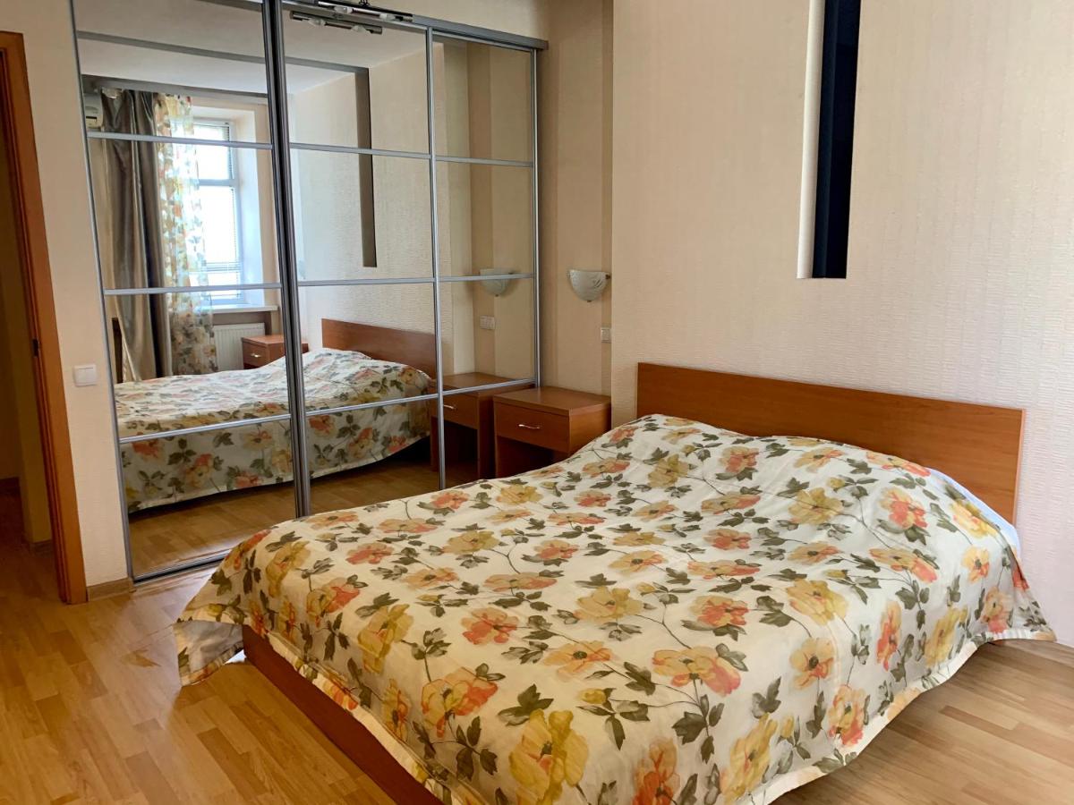 Suitetrails - Apartaments on the st Alchevskikh 5