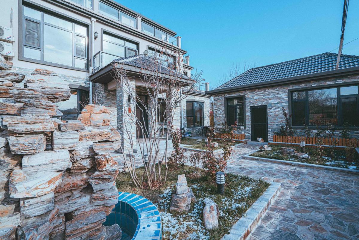 Hidden in the World (Winter Olympic Town) - Crabapple No.4 Courtyard - Housity