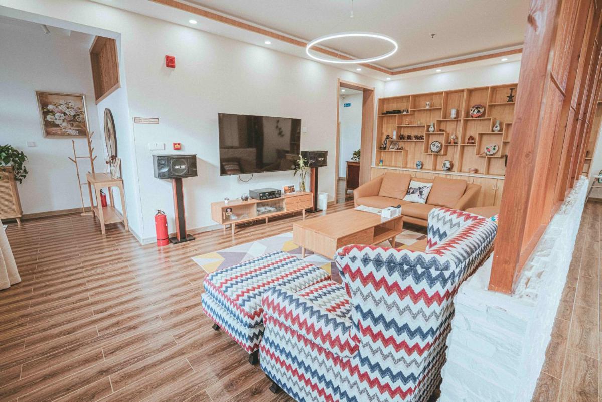 Hidden in the World (Winter Olympic Town) - Crabapple No.4 Courtyard - Housity