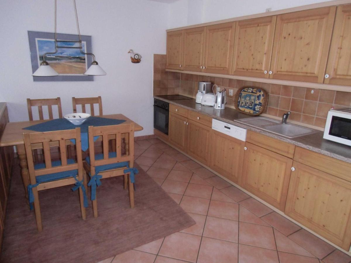Appartment Haus Glowe - Wohnung 11 - 300 m zum Strand - Housity