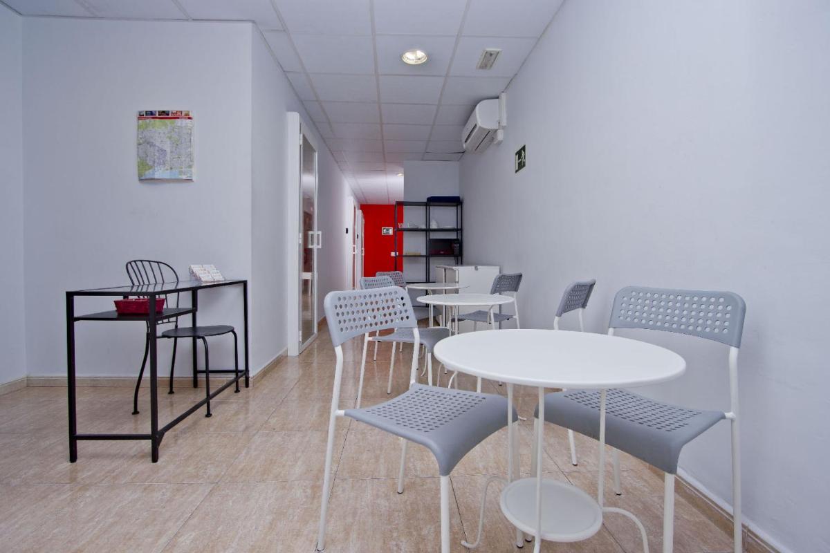Barcelona City North Hostal - Housity