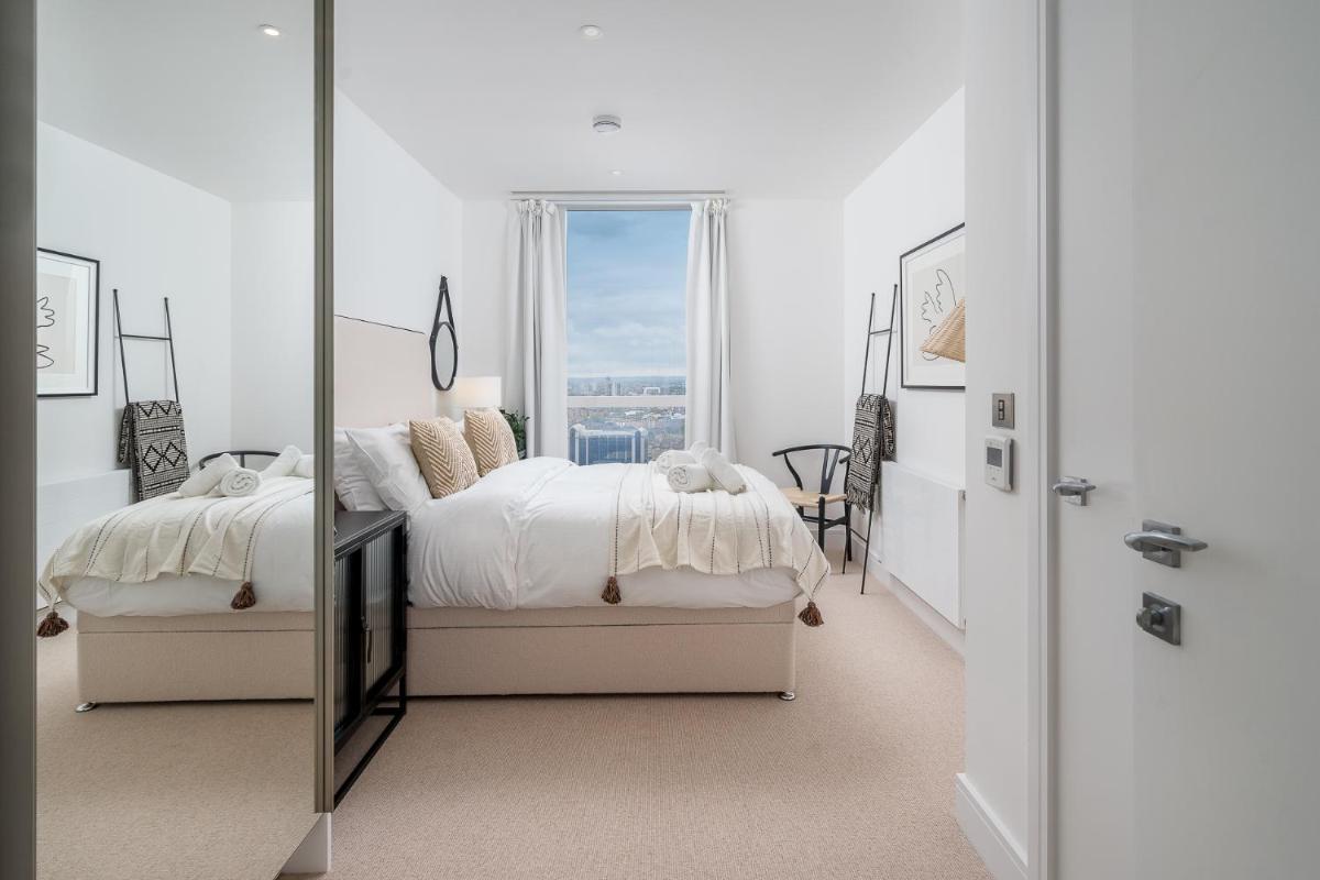 Suitetrails - Luxurious Spacious 2Bed Flat in Canary Wharf w/views of River Thames