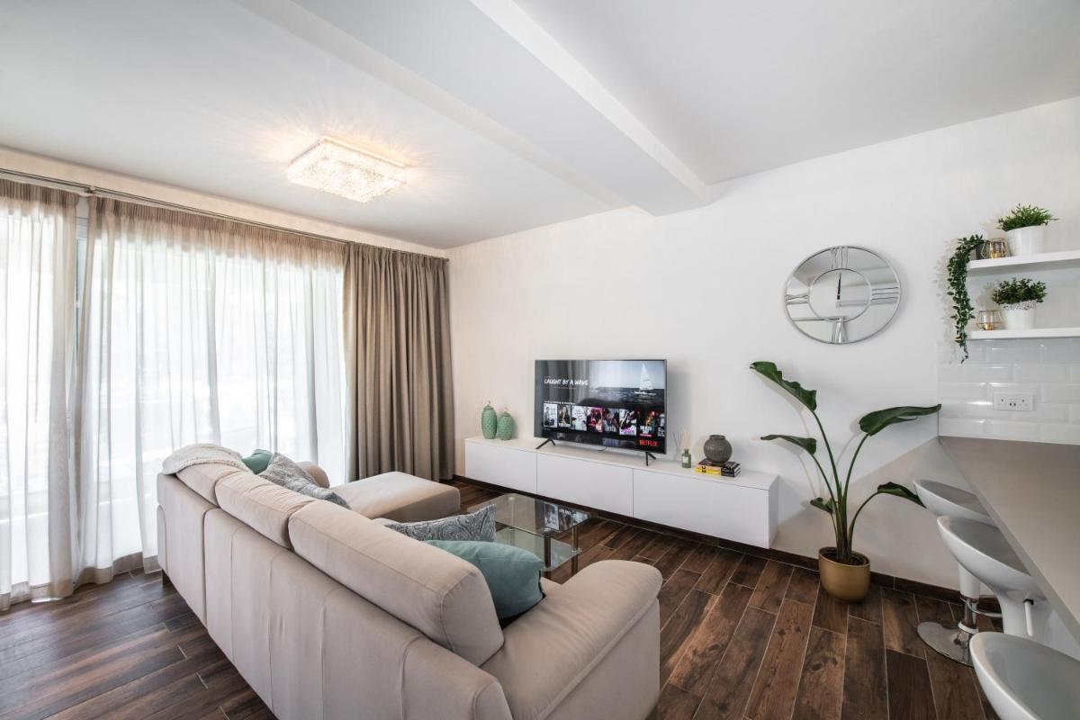 Electra Residence - Luxury Central Beachview Apartment - Housity