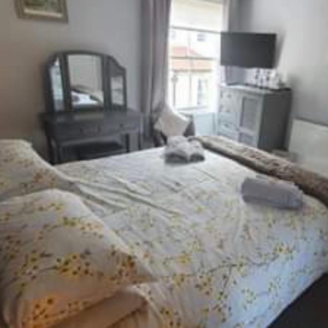 The Royal George Staithes - Housity