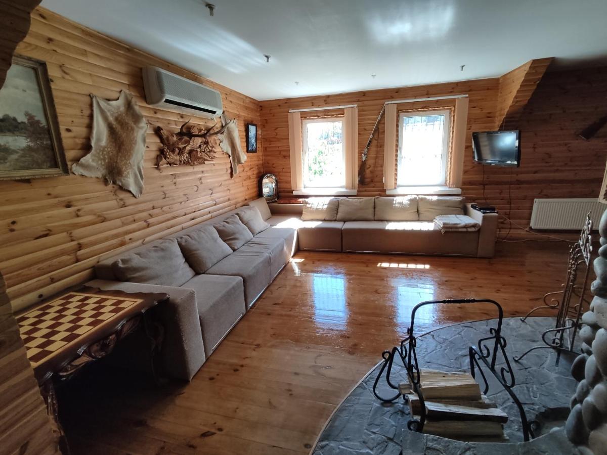 Затишна садиба з озером біля лісу - Housity