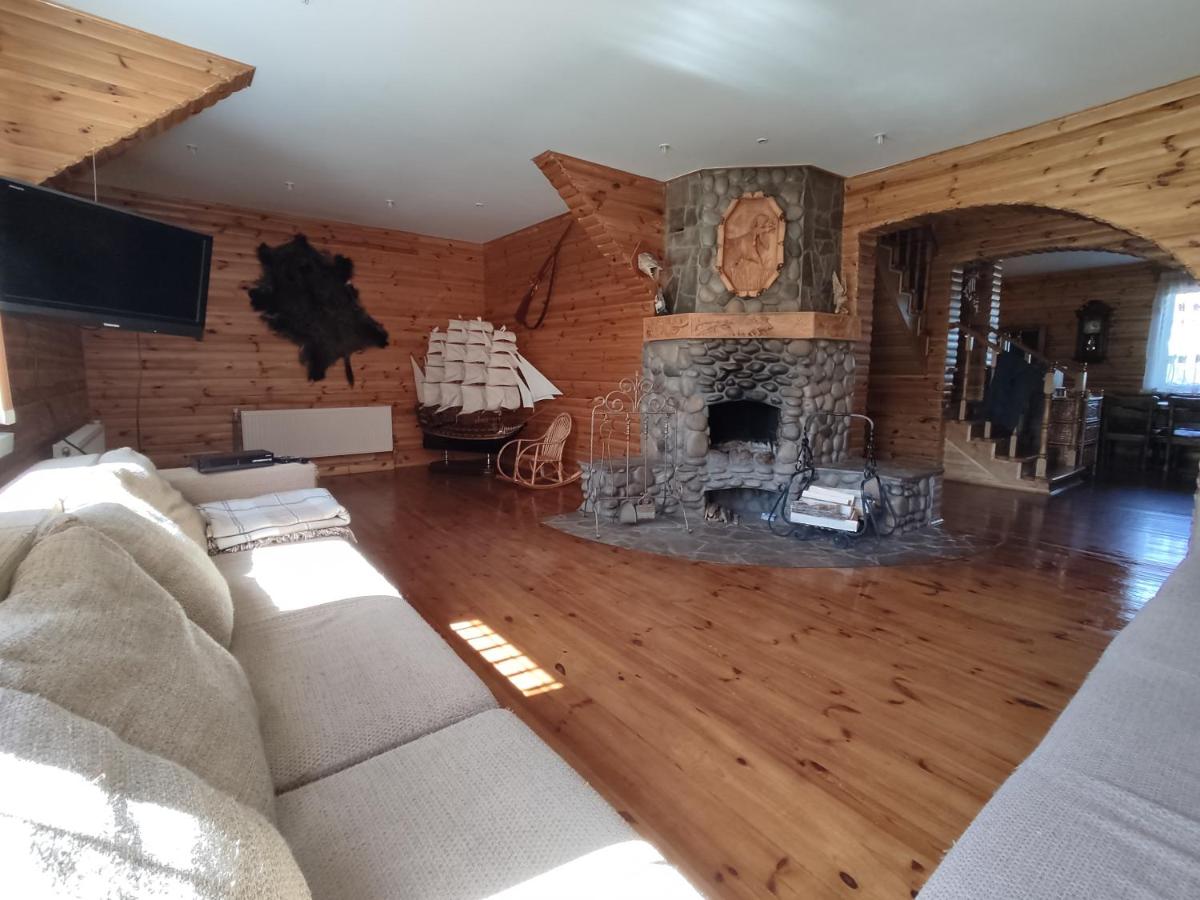Затишна садиба з озером біля лісу - Housity