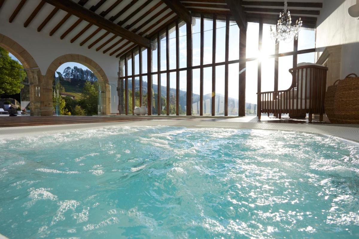 Piscina en o cerca de Helguera Palacio Boutique & Antique