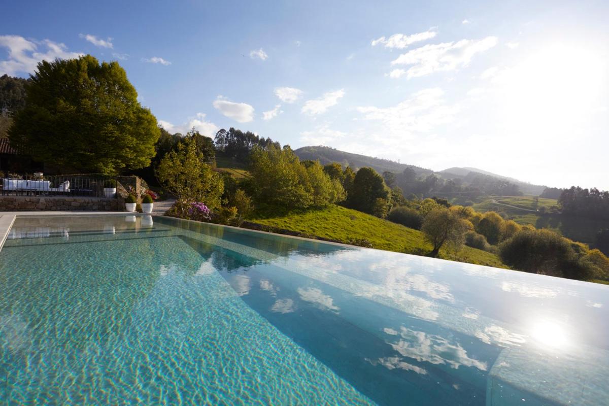Piscina en o cerca de Helguera Palacio Boutique & Antique