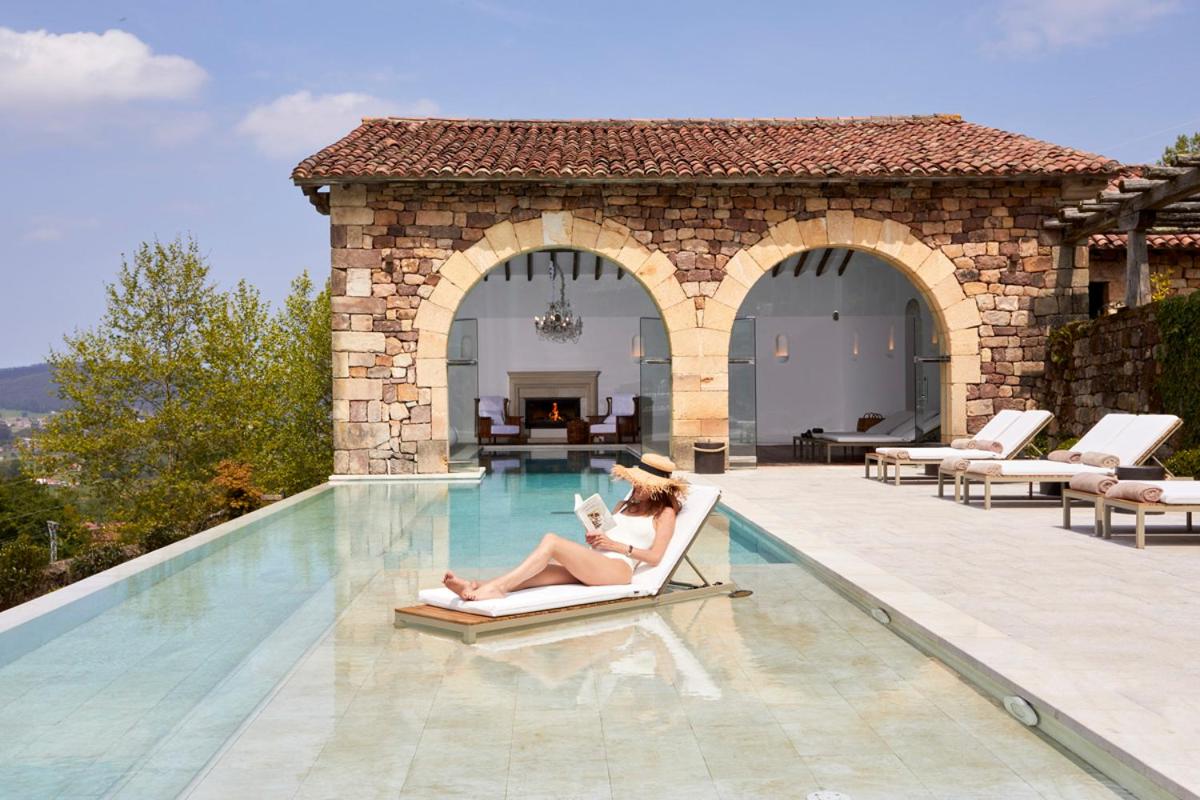 Piscina en o cerca de Helguera Palacio Boutique & Antique