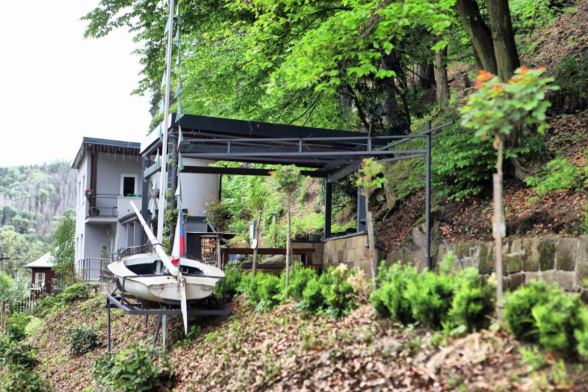 Holiday House Panda - Housity
