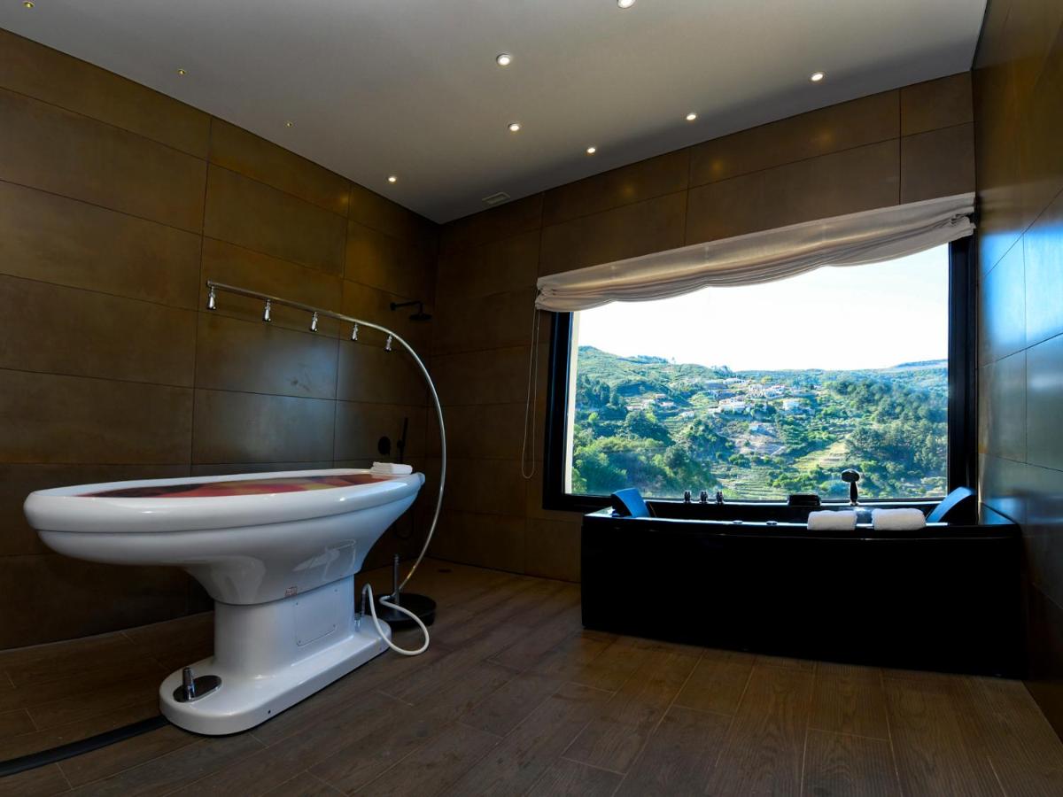 Uma casa de banho em MW Douro Wine & Spa