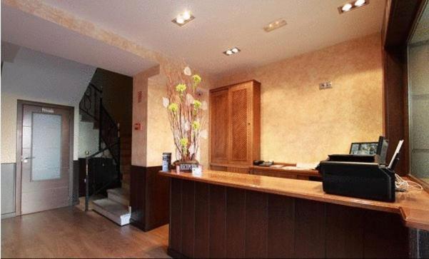Hostal Avenida Barajas - Housity